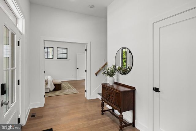 6 CHAPEL AVE, Medford, NJ 08055