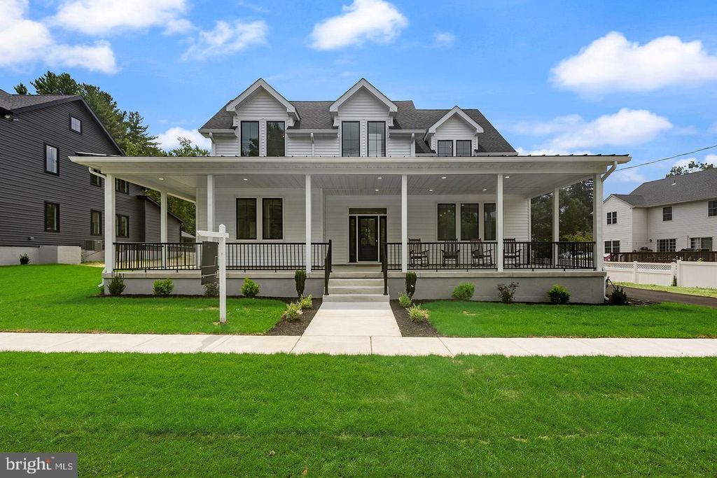 6 CHAPEL AVE, Medford, NJ 08055