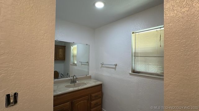 827 Acorn, Ardmore, OK 73401