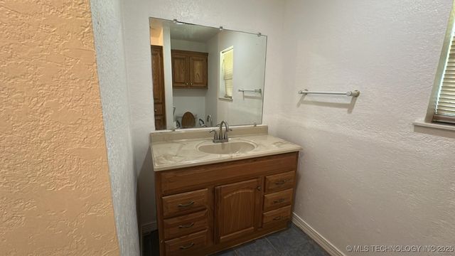 827 Acorn, Ardmore, OK 73401