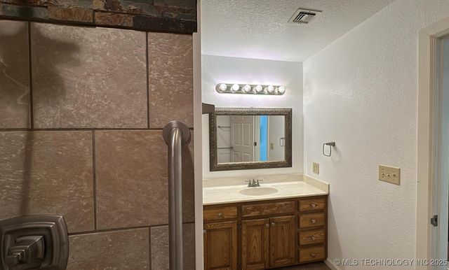 827 Acorn, Ardmore, OK 73401