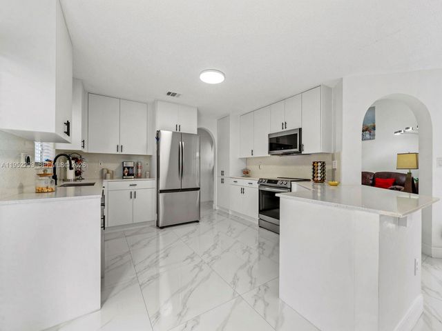 15626 SW 100th Ter, Miami, FL 33196