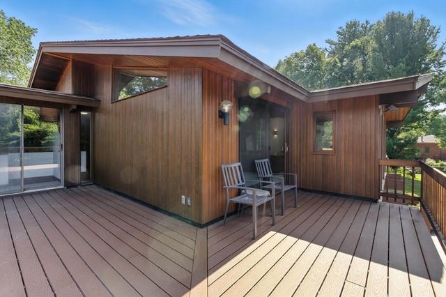 16 Tedford Ln, Lynnfield, MA 01940