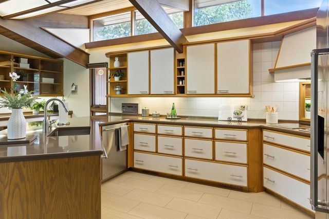 16 Tedford Ln, Lynnfield, MA 01940