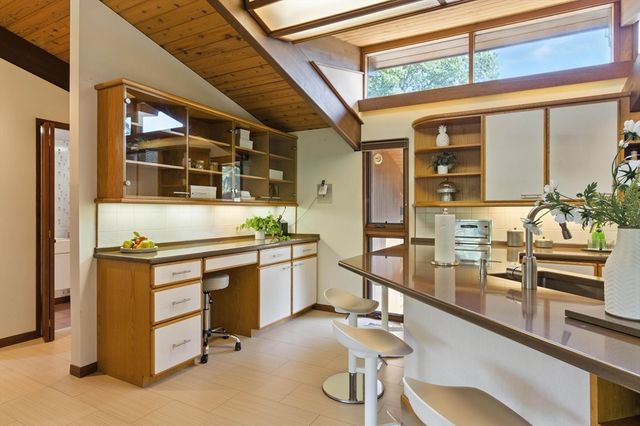 16 Tedford Ln, Lynnfield, MA 01940