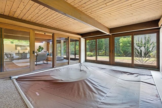 16 Tedford Ln, Lynnfield, MA 01940