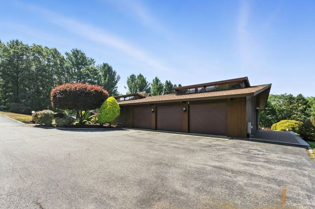 16 Tedford Ln, Lynnfield, MA 01940
