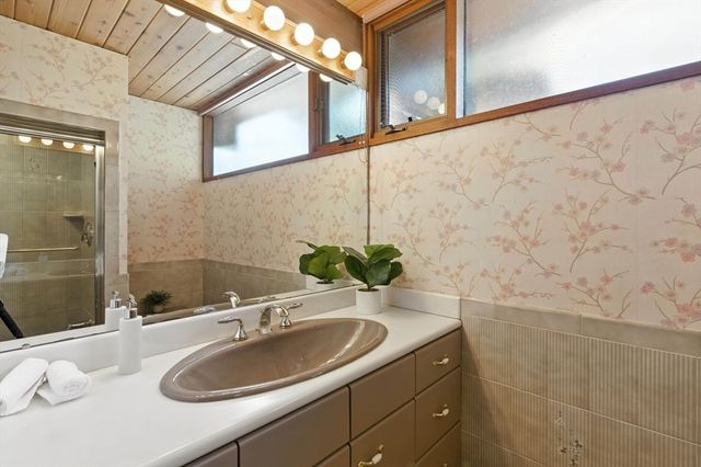 16 Tedford Ln, Lynnfield, MA 01940