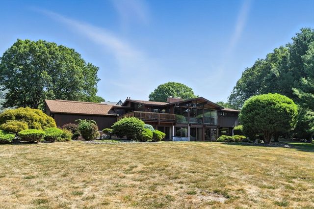 16 Tedford Ln, Lynnfield, MA 01940