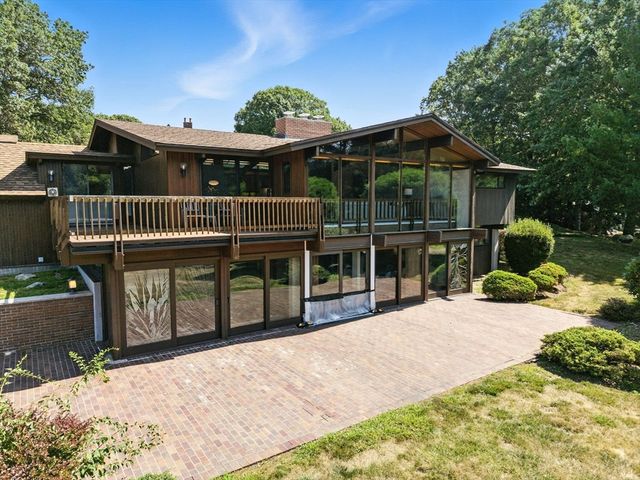16 Tedford Ln, Lynnfield, MA 01940