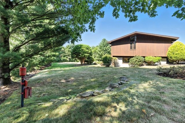 16 Tedford Ln, Lynnfield, MA 01940