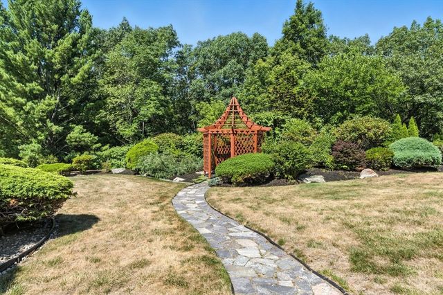 16 Tedford Ln, Lynnfield, MA 01940
