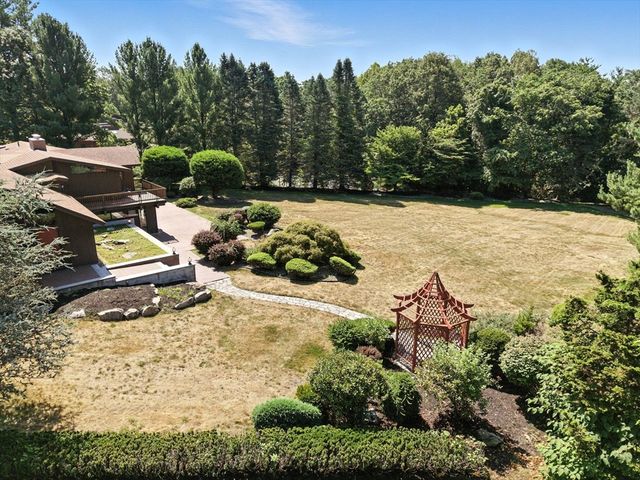 16 Tedford Ln, Lynnfield, MA 01940
