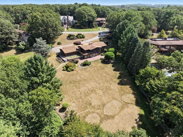 16 Tedford Ln, Lynnfield, MA 01940