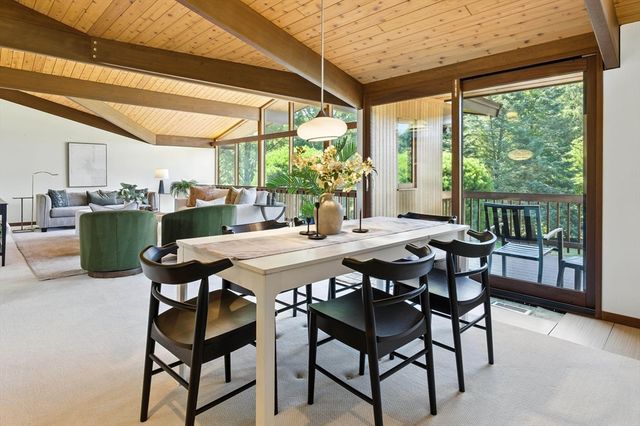 16 Tedford Ln, Lynnfield, MA 01940