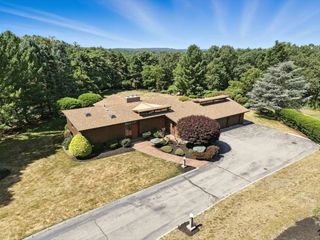 16 Tedford Ln, Lynnfield, MA 01940