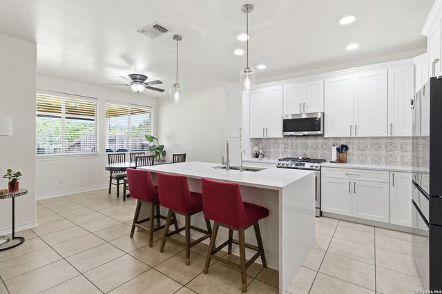 23435 WOODLAWN RDG, San Antonio, TX 78259
