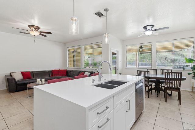 23435 WOODLAWN RDG, San Antonio, TX 78259
