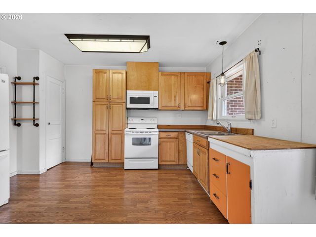 19100 Sw BLANTON St, Beaverton, OR 97078