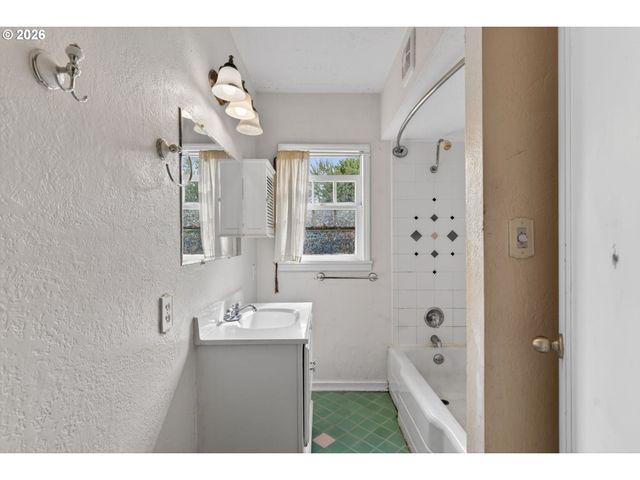 19100 Sw BLANTON St, Beaverton, OR 97078