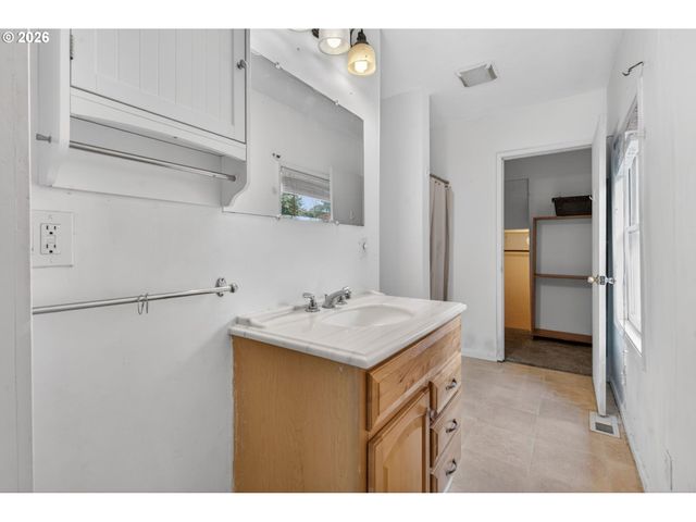 19100 Sw BLANTON St, Beaverton, OR 97078