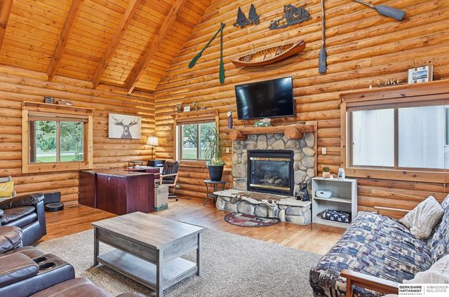 8616 Emerson Road, Plattsmouth, NE 68048