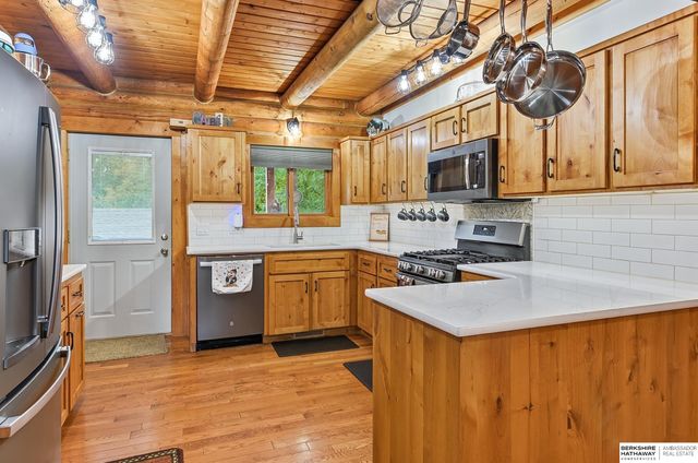 8616 Emerson Road, Plattsmouth, NE 68048