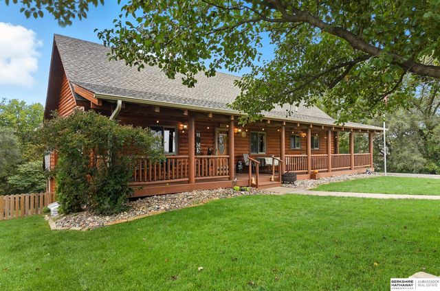 8616 Emerson Road, Plattsmouth, NE 68048