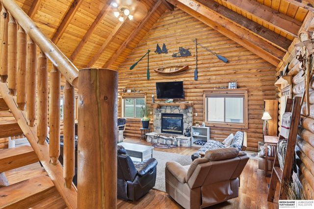 8616 Emerson Road, Plattsmouth, NE 68048