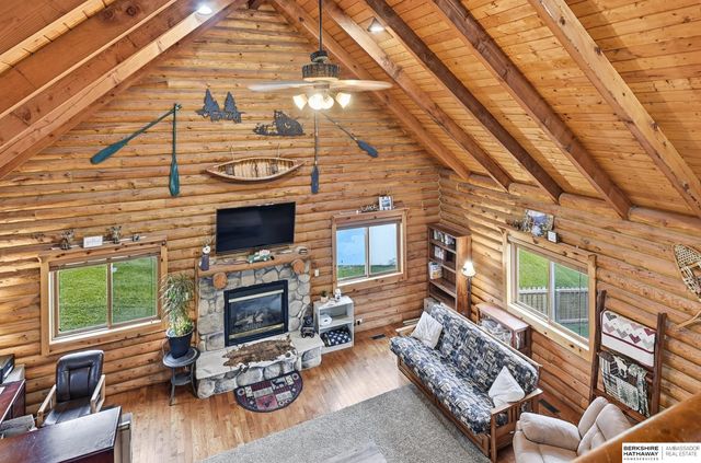 8616 Emerson Road, Plattsmouth, NE 68048