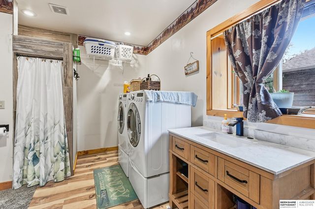 8616 Emerson Road, Plattsmouth, NE 68048