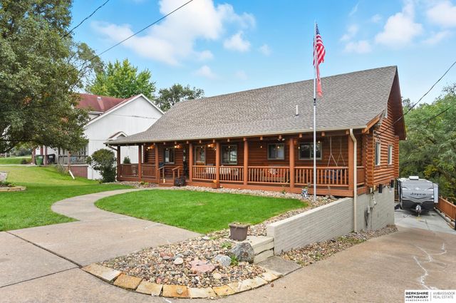 8616 Emerson Road, Plattsmouth, NE 68048