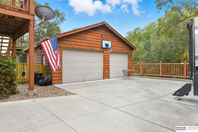 8616 Emerson Road, Plattsmouth, NE 68048