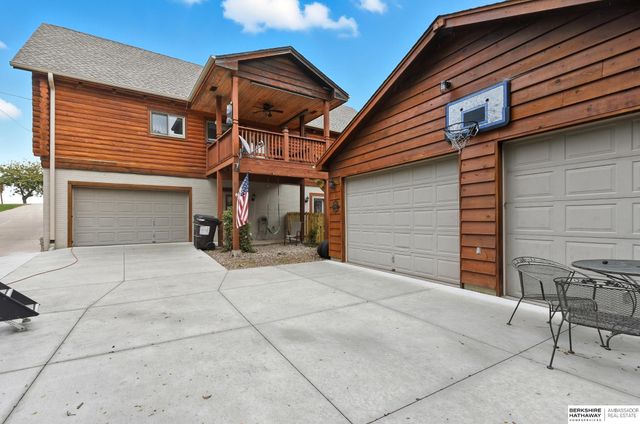 8616 Emerson Road, Plattsmouth, NE 68048