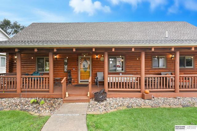 8616 Emerson Road, Plattsmouth, NE 68048