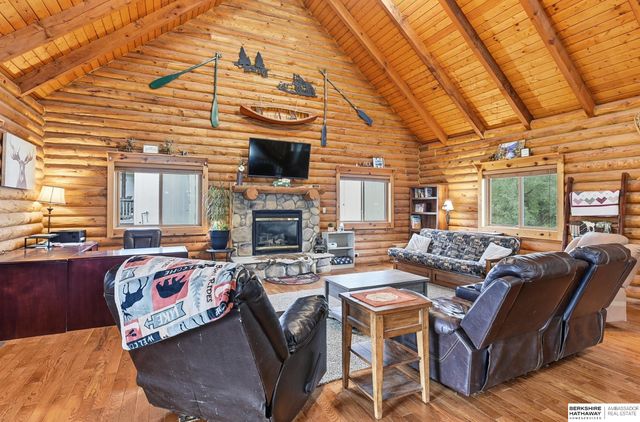 8616 Emerson Road, Plattsmouth, NE 68048