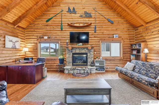 8616 Emerson Road, Plattsmouth, NE 68048