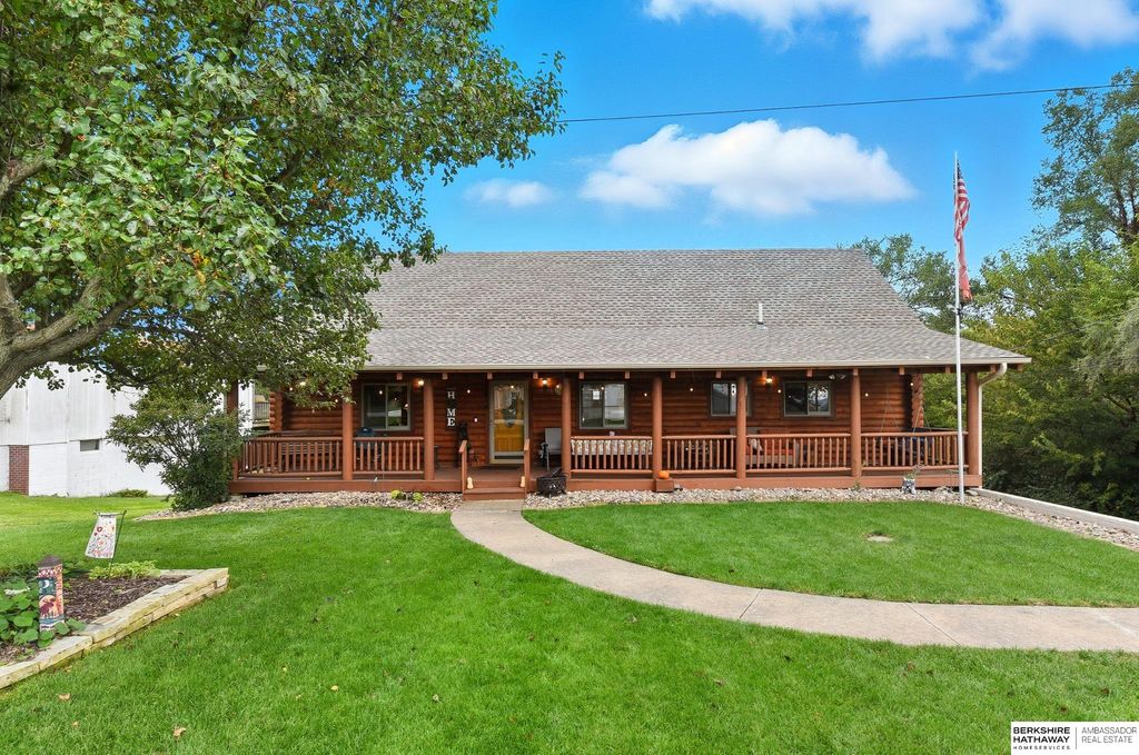 8616 Emerson Road, Plattsmouth, NE 68048