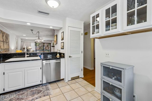 2003 SEMINOLE Road 2003, Atlantic Beach, FL 32233