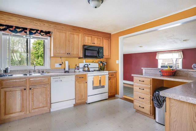 14 St Marys Lane, Salem, NH 03079