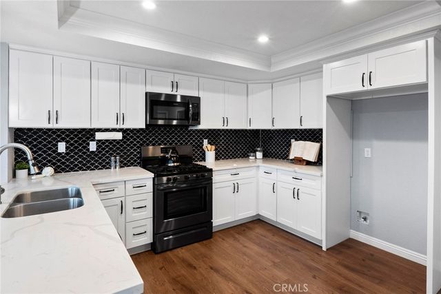 13455 IVANPAH Road, Apple Valley, CA 92308