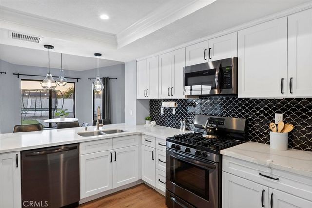 13455 IVANPAH Road, Apple Valley, CA 92308