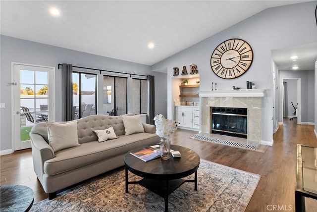 13455 IVANPAH Road, Apple Valley, CA 92308