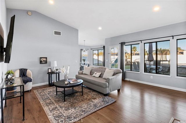 13455 IVANPAH Road, Apple Valley, CA 92308