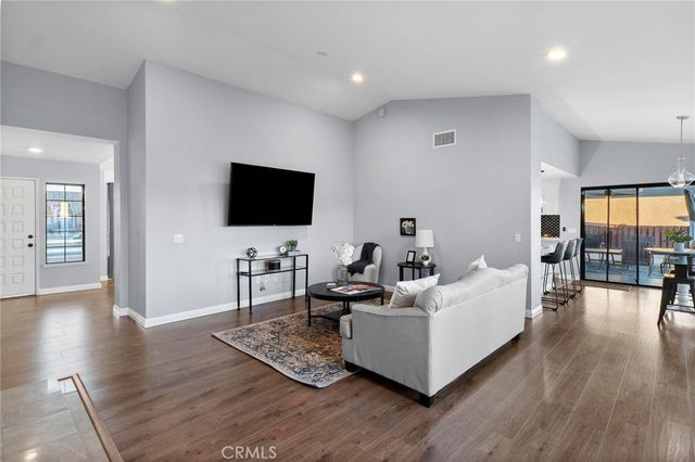 13455 IVANPAH Road, Apple Valley, CA 92308