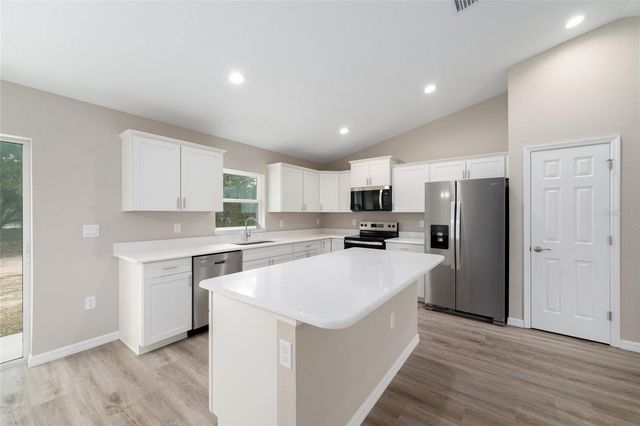 13 REDWOOD RUN TRACK, Ocala, FL 34472