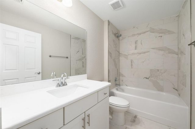 13 REDWOOD RUN TRACK, Ocala, FL 34472