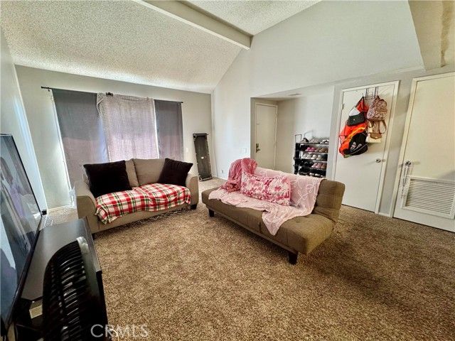 2266 Denair, Highland, CA 92346