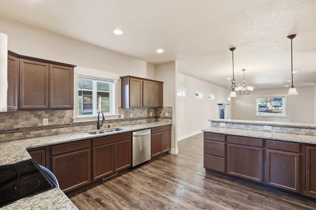 6129 N Howard St, Spokane, WA 99205