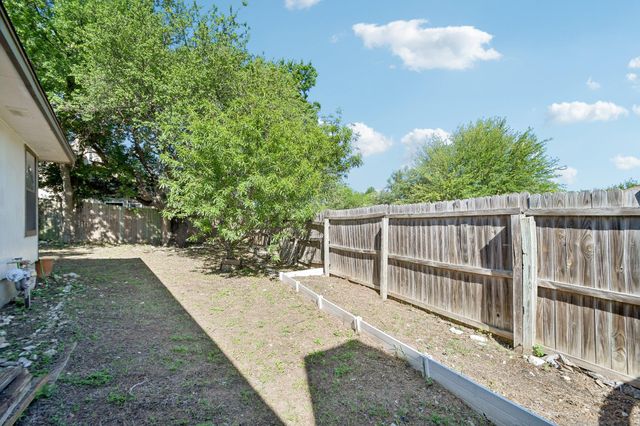 1801 Twisted Oak DR, Leander, TX 78641